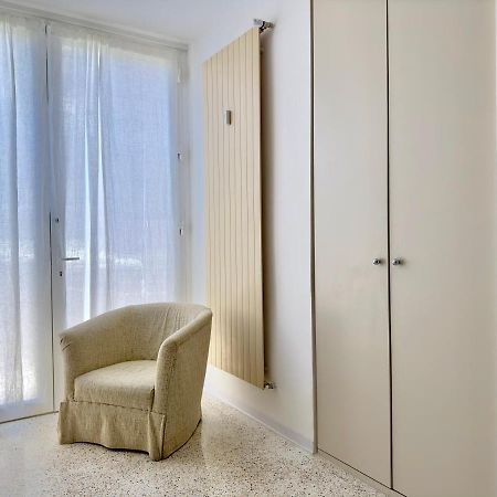 Minimal Apartment Navigli Milan Bagian luar foto