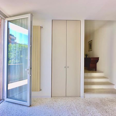 Minimal Apartment Navigli Milan Bagian luar foto