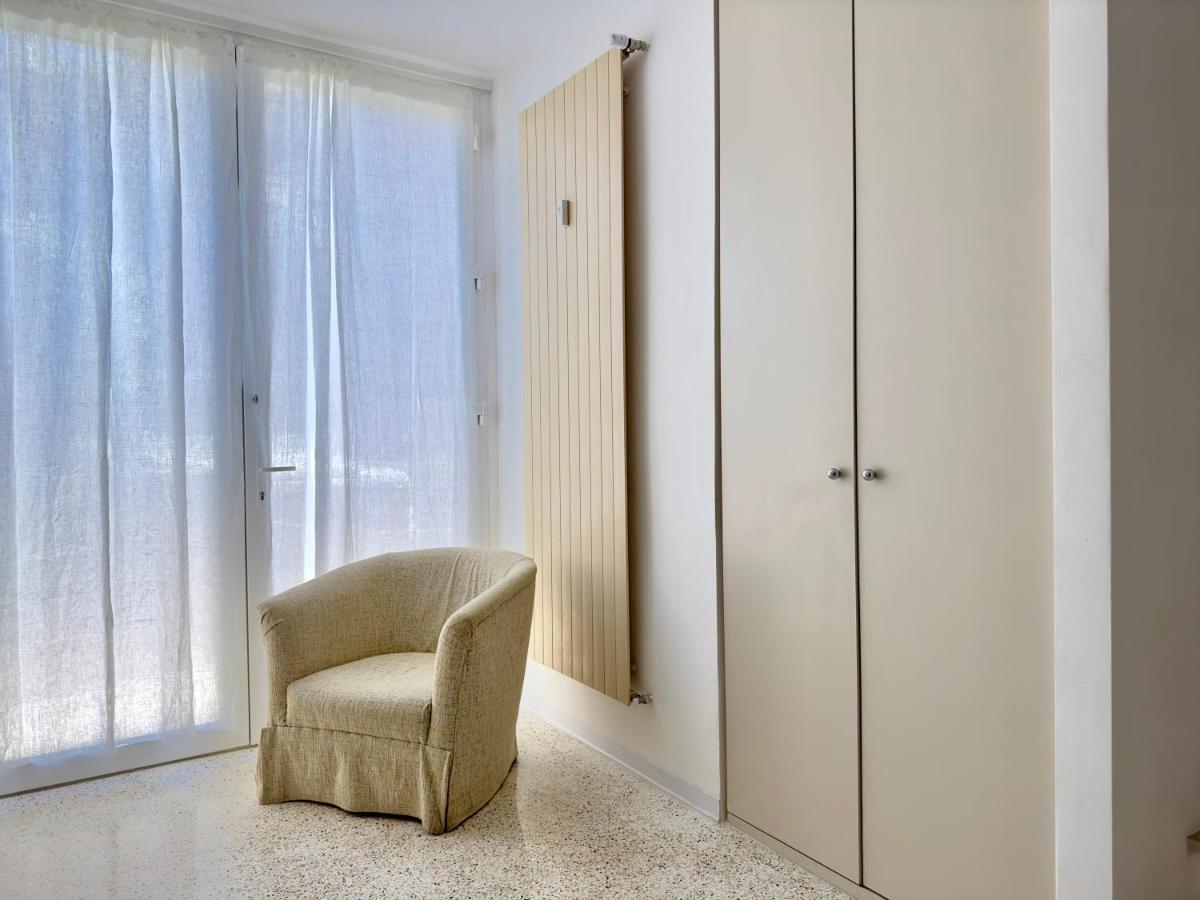 Minimal Apartment Navigli Milan Bagian luar foto