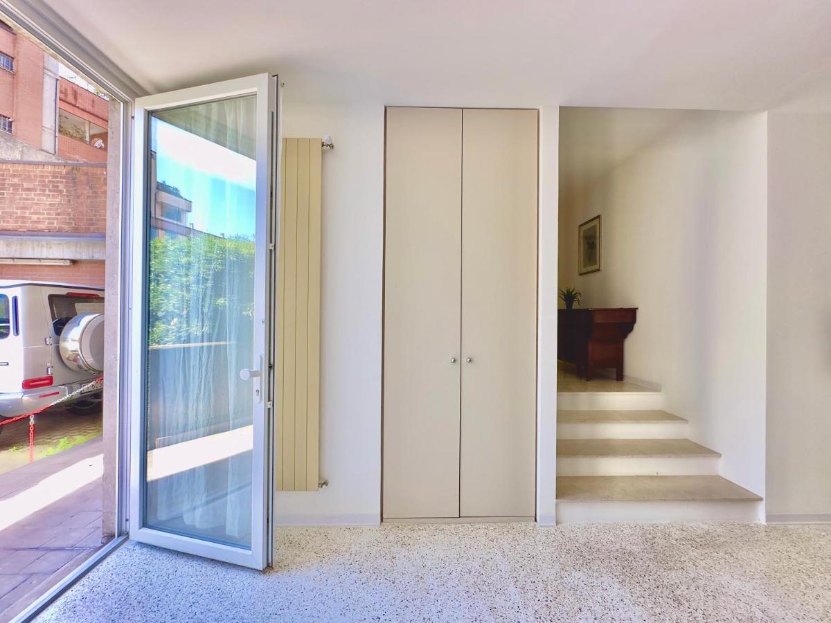 Minimal Apartment Navigli Milan Bagian luar foto