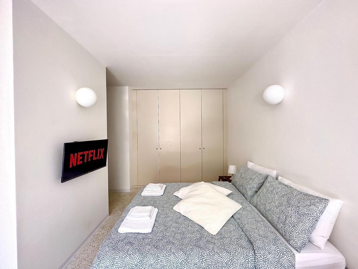 Minimal Apartment Navigli Milan Bagian luar foto