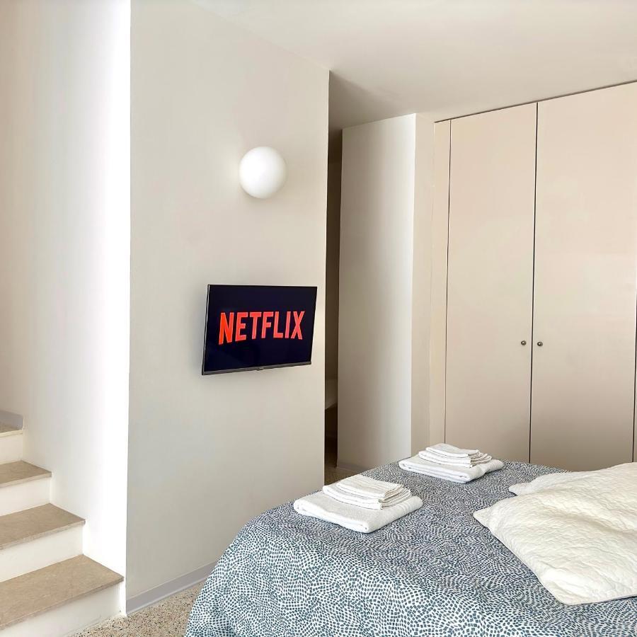 Minimal Apartment Navigli Milan Bagian luar foto